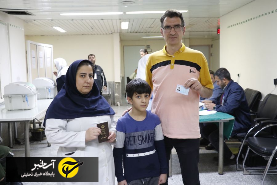 حضور کادر درمان در انتخابات مجلس شورای اسلامی در بیمارستان امام رضا (ع)تبریز